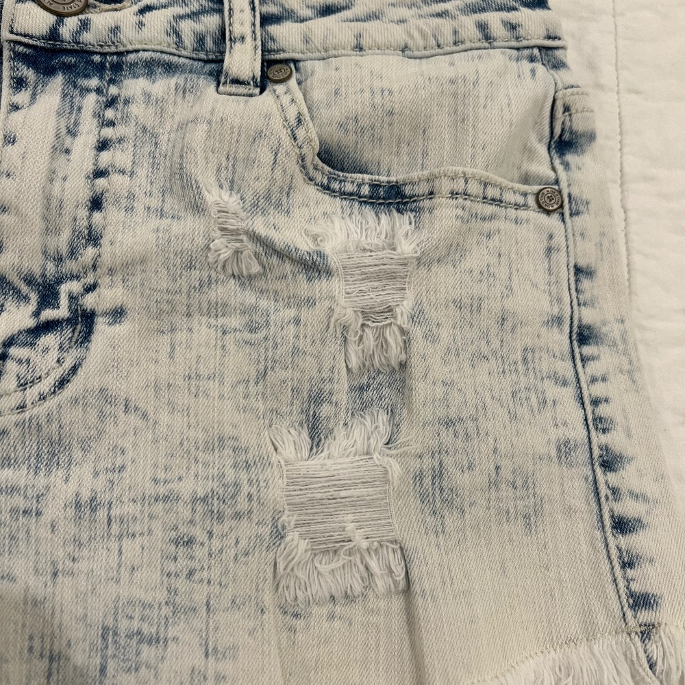 Altar'd State Denim Cloud Wash Distressed Frayed Hem Shorts--Size 28 - Picture 8 of 14